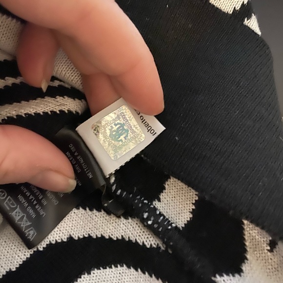 BEAUTIFUL NEW Roberto Cavalli scarf and hat set - Picture 5 of 5